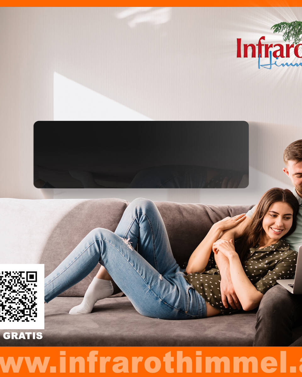 Schwarze Celsius T5 Infrarotheizung im langen horizontalen Format über einem Sofa