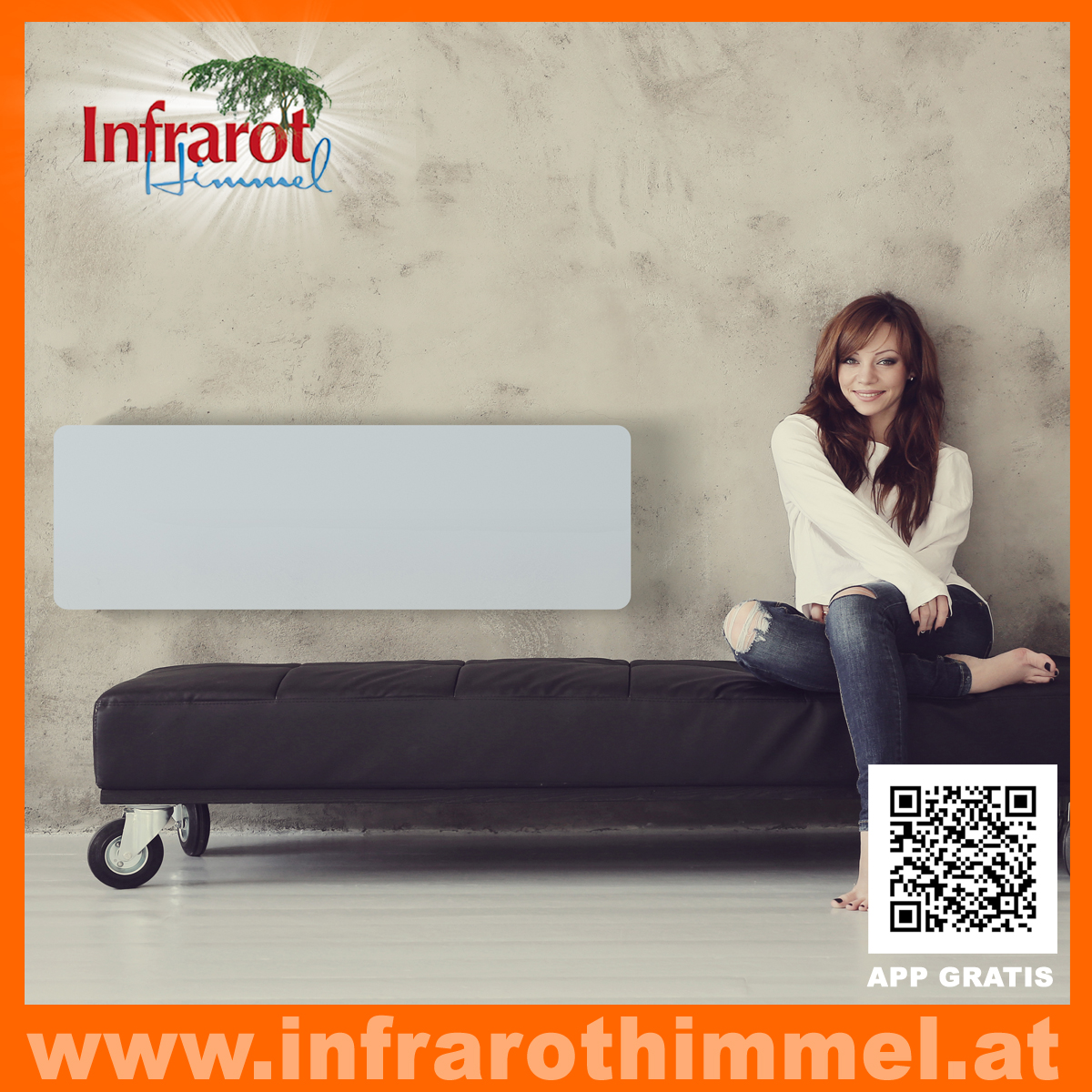 Weiße Celsius T5 Infrarotheizung im langen horizontalen Format über einem Sofa